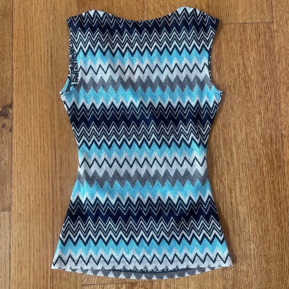 Ann Taylor Blue Black White Chevron Sleeveless Blouse XXSP - Picture 3 of 6